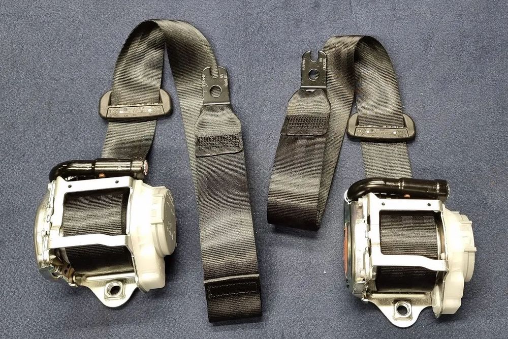 VW Golf 8 VIII 5H pasy napinacze TYLNE 2szt L+P pas napinacz ORYGINAŁ