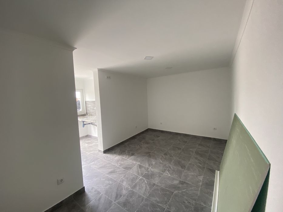 Alugo T0 novo com agua e luz inclusso