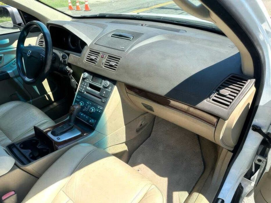 Volvo XC90      2014