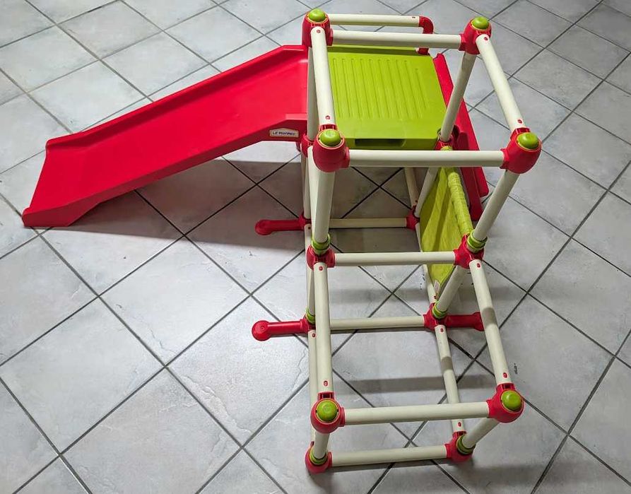 Estrutura ginásio e escorrega crianças