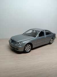 Продам модельку автомобіля Mercedes Benz s class w220 1/24 Maisto