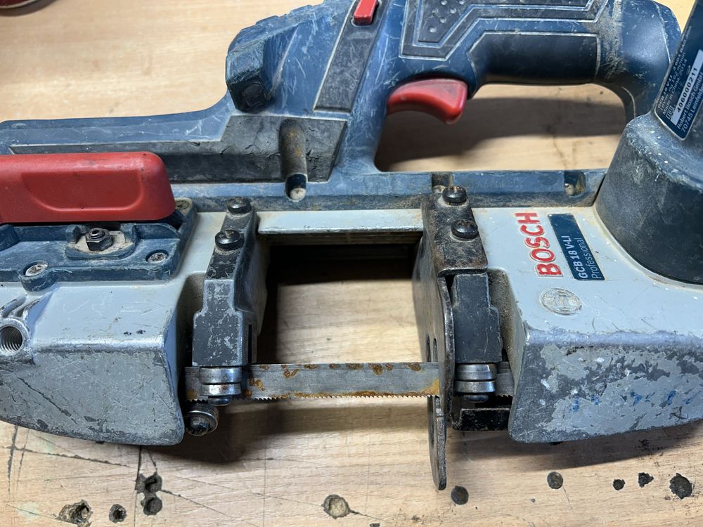 Bosch GCB 18V-li piła taśmowa