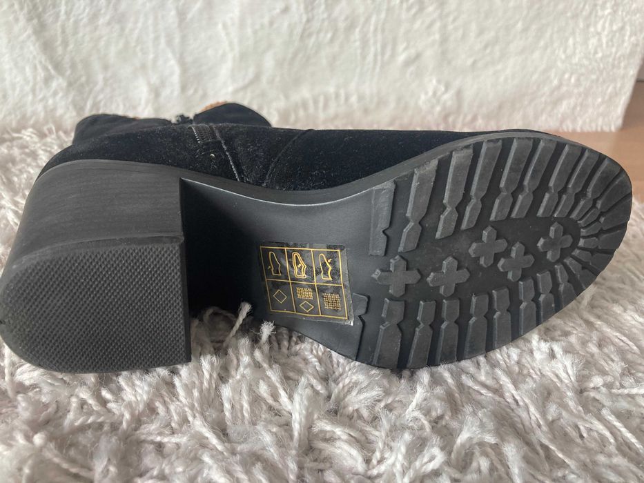 Botas pele nobuck/camurça preta, tamanho 36, novas