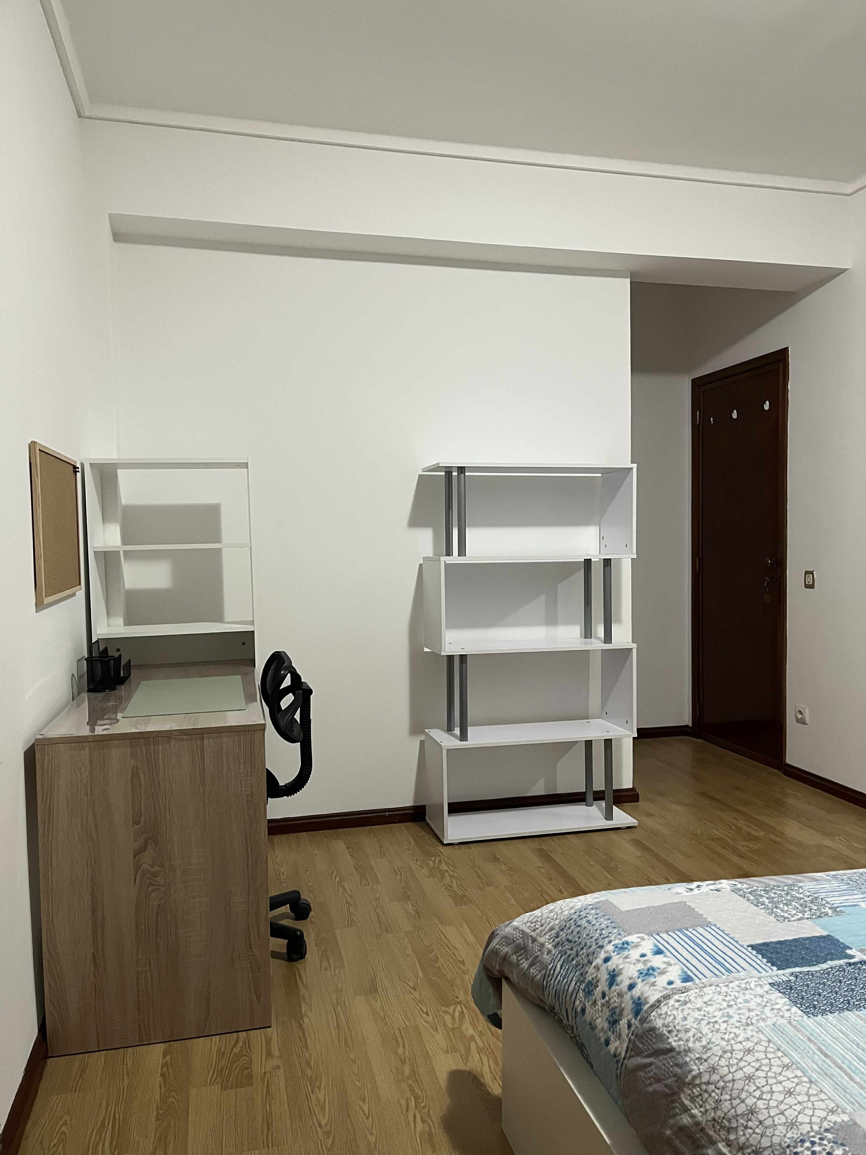 Quarto MENINA trabalhadora