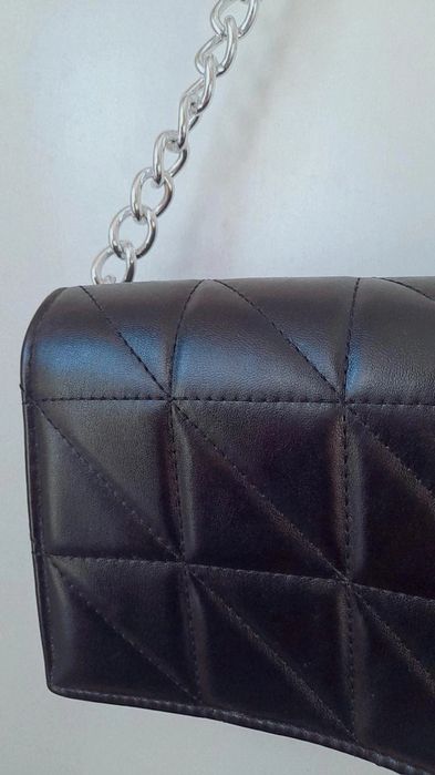 Mala com alça de corrente
