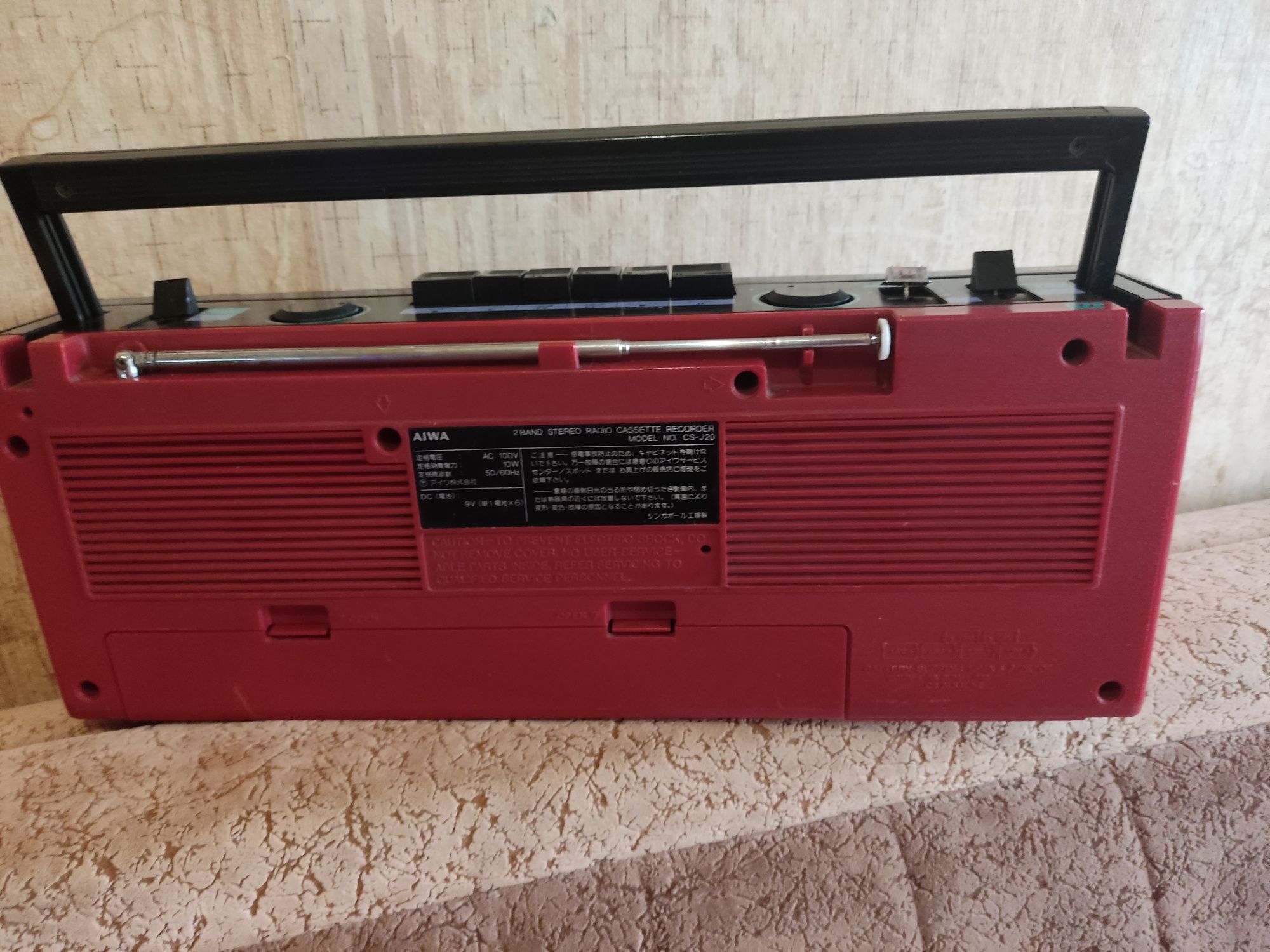 Aiwa J20-магнитола,работает.