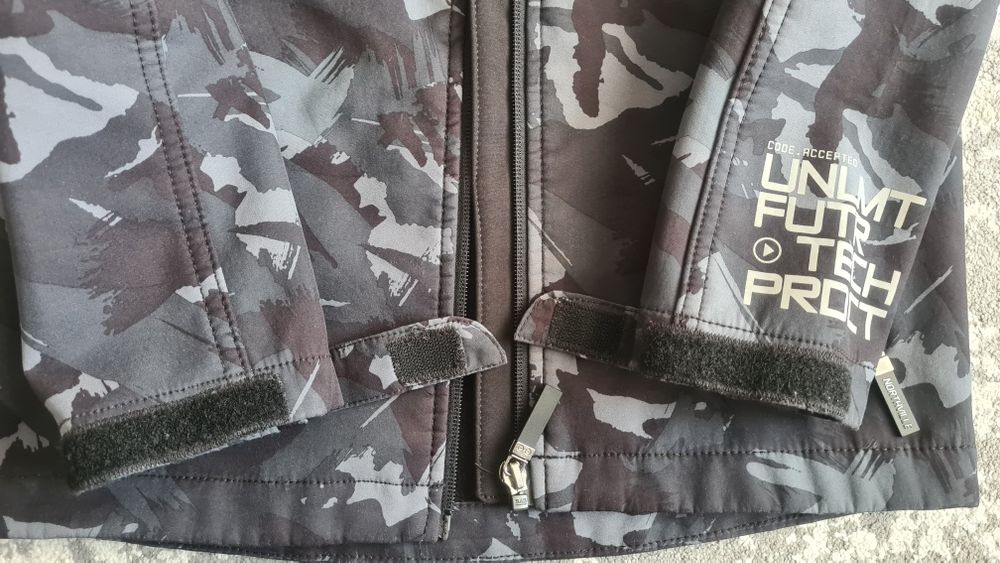 Kurtka Softsheel C&A 128 cm czarna