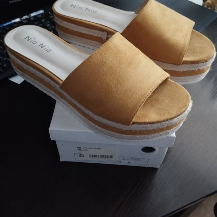 Нові жіночі шльопанці