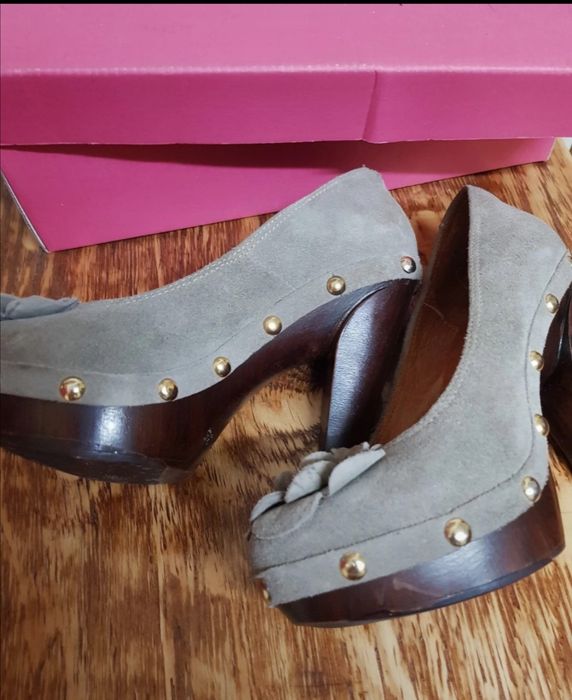 Sapatos salto alto