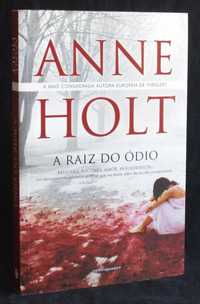 Livro A Raiz do Ódio Anne Holt