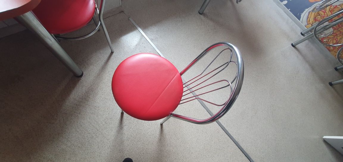 Stoły I krzesła bordowe