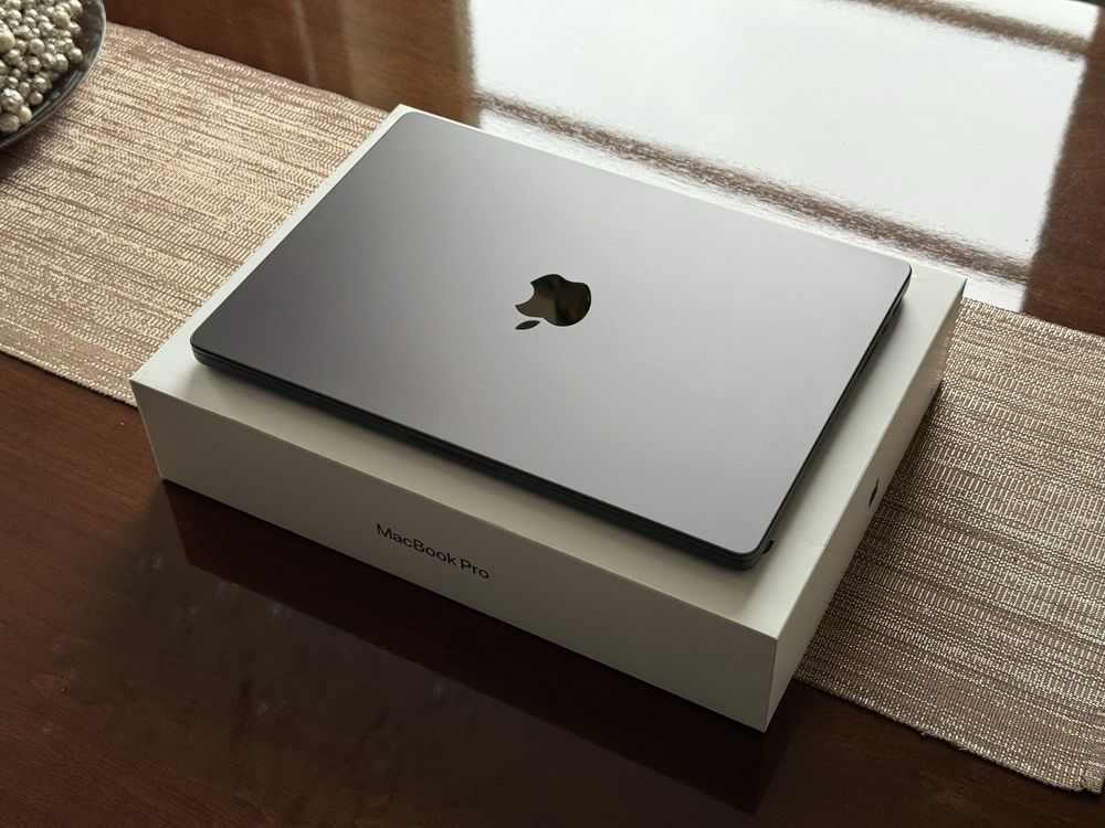 Apple MacBook Pro 14 M3 Pro bateria 100%