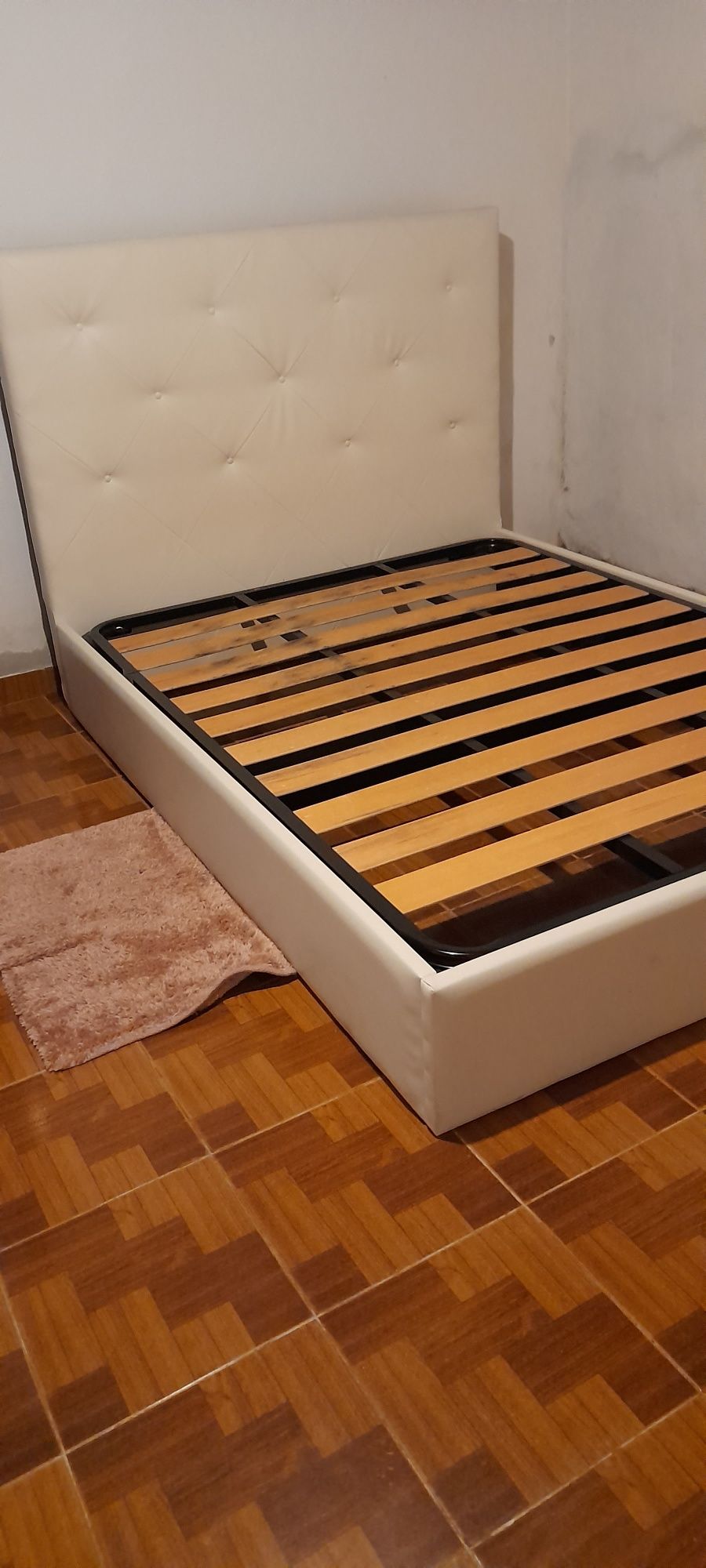 Cama de casal como nova