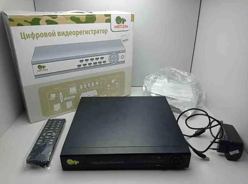 Видеорегистратор Partizan ADM-44U HD 4-канальный Жеским диском на 1тб