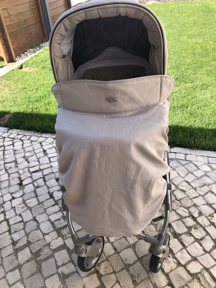 Conjunto Bébécar alcofa, babycoque e carro de passeio. Base isofix.