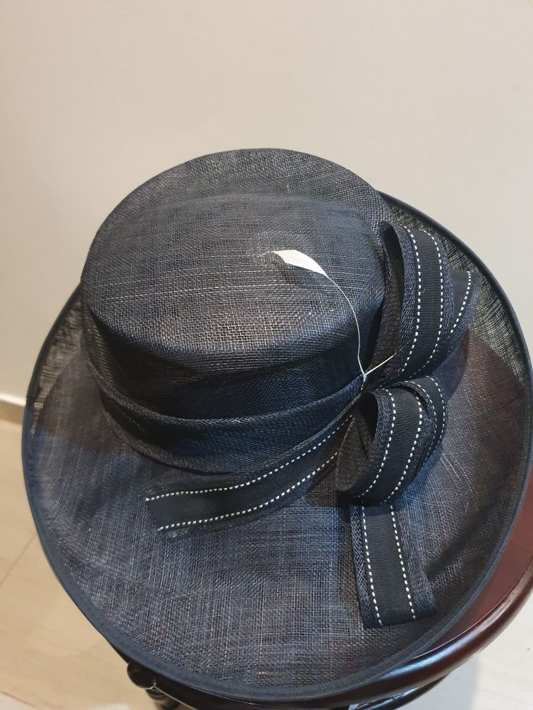 Angielski elegancki kapelusz na specjalną okazję