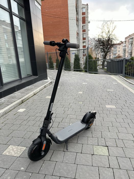 Електросамокат Ninebot F30