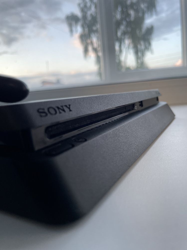 PS4 звичайна, Sony PlayStation 4