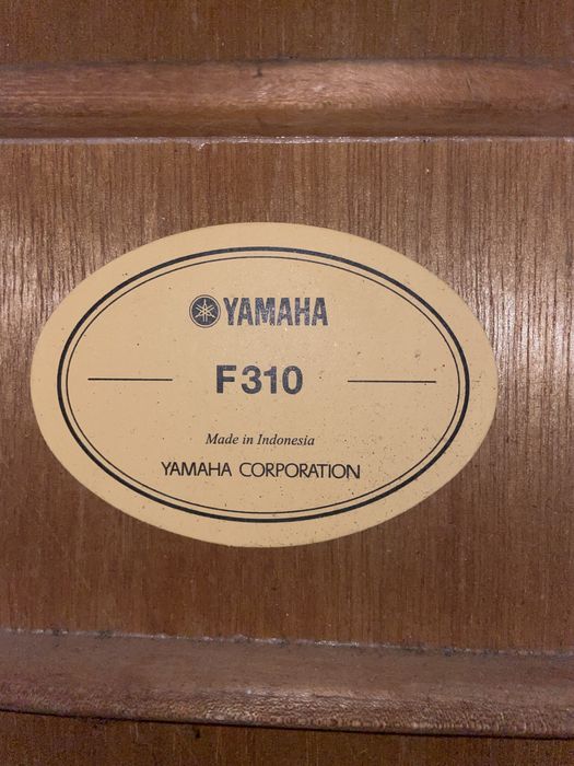 Guitar Yamaha f-310
