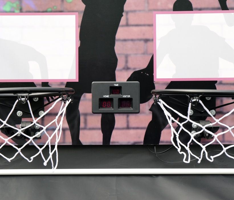 Máquinas de Basketball novas com 2 cestos e marcadores eletrónicos.