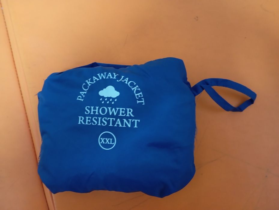 Дощовик з капюшоном