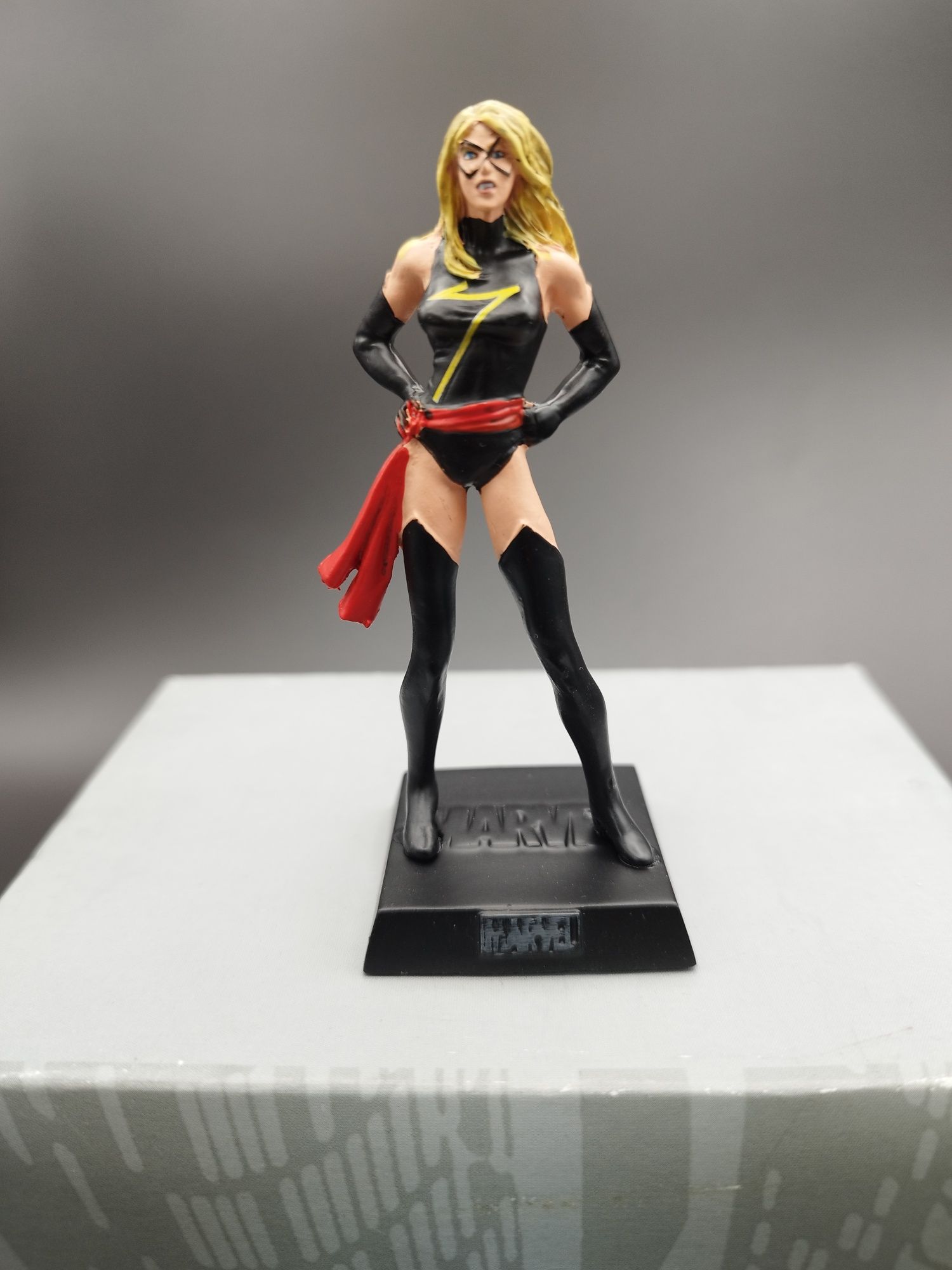 Figurka Marvel klasyczna Ms. Marvel #41 ok 8 cm figurka
