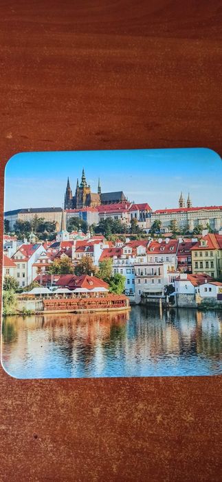 Жестяная коробка из-под конфет