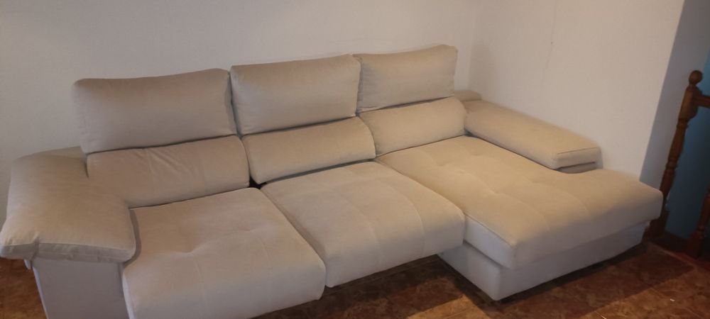 Sofá de sala com chaise long e dois acentos extensíveis