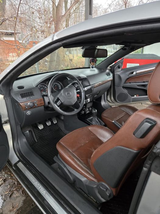 Wyjątkowy Opel Astra Twin Top Cosmo (2007) - Złoty Kabriolet z Gazem!