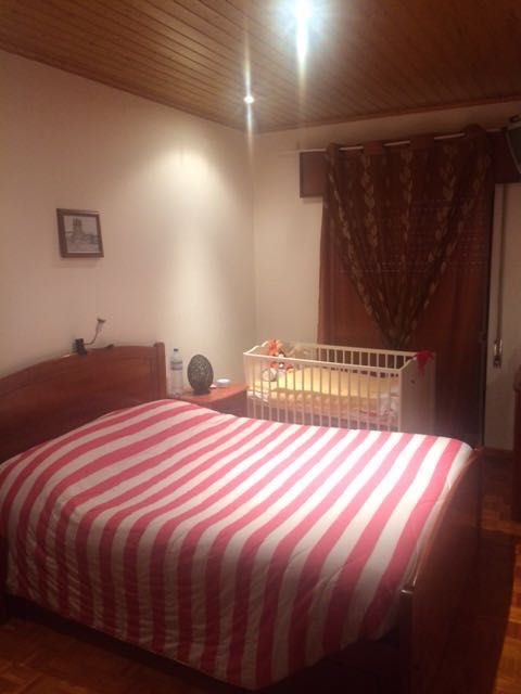 Vende-se Rés-do-Chão Independente em Moradia Geminada – Abrantes