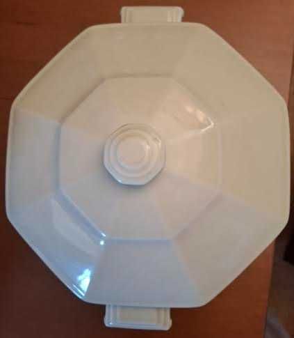 Terrina em porcelana de Coimbra