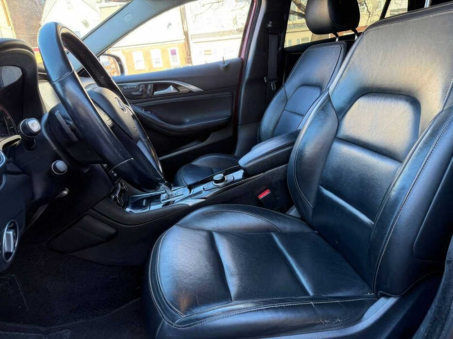 Infiniti QX30 Premium      2017