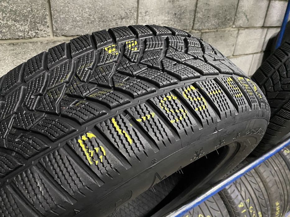 Зимові шини 235/55 R19 (105V) DUNLOP