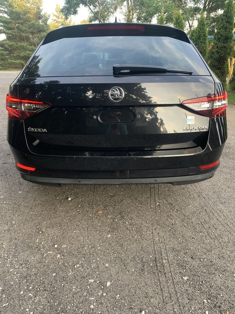 Polecam !! Superb 2.0 tdi ksenon  dsg 19 felgi
