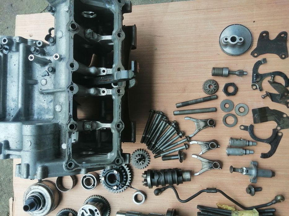 Продам залишки YZF 600R, FZR600