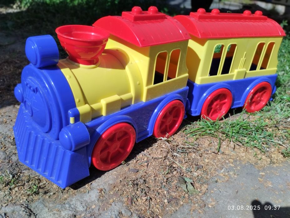 Потяг із пасажирським вагончиком