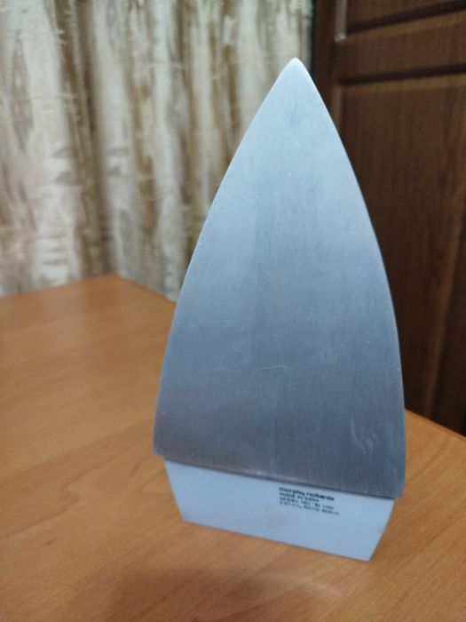 Продам утюг, б/у, рабочий.