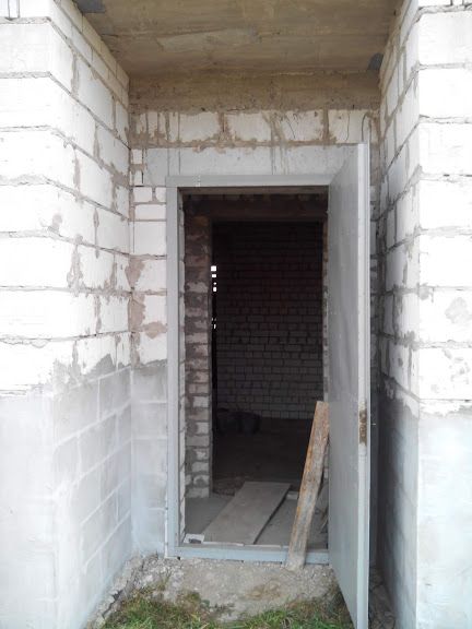 2 этажный дом в центре Березани с гаражом и участком на 15 соток