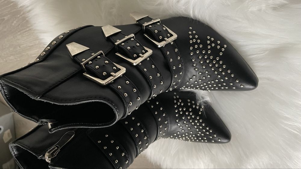 Черевики ботільйони на шпильці