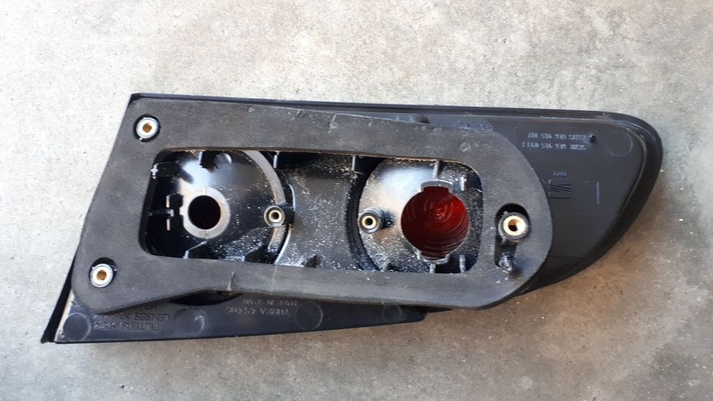 Farolim esquerdo tampa da mala Seat Ibiza 6L