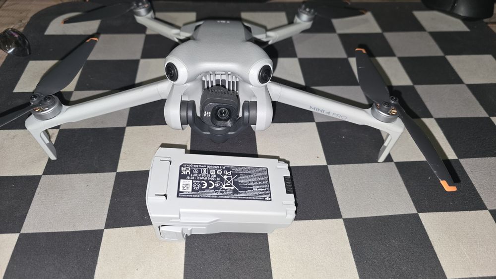 Квадрокоптер DJI mini 4 pro