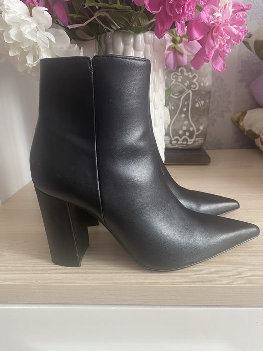 Ботинки Mango 35р на каблуке с длинним носком