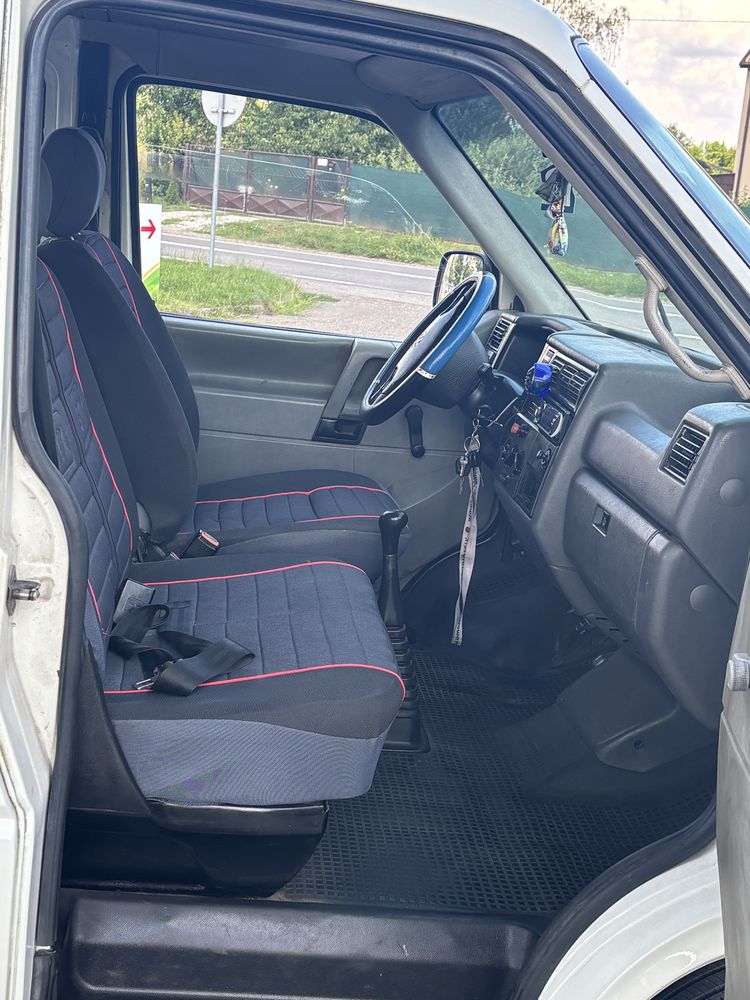 Ładny Volkswagen T4 - wersja 6 osobowa