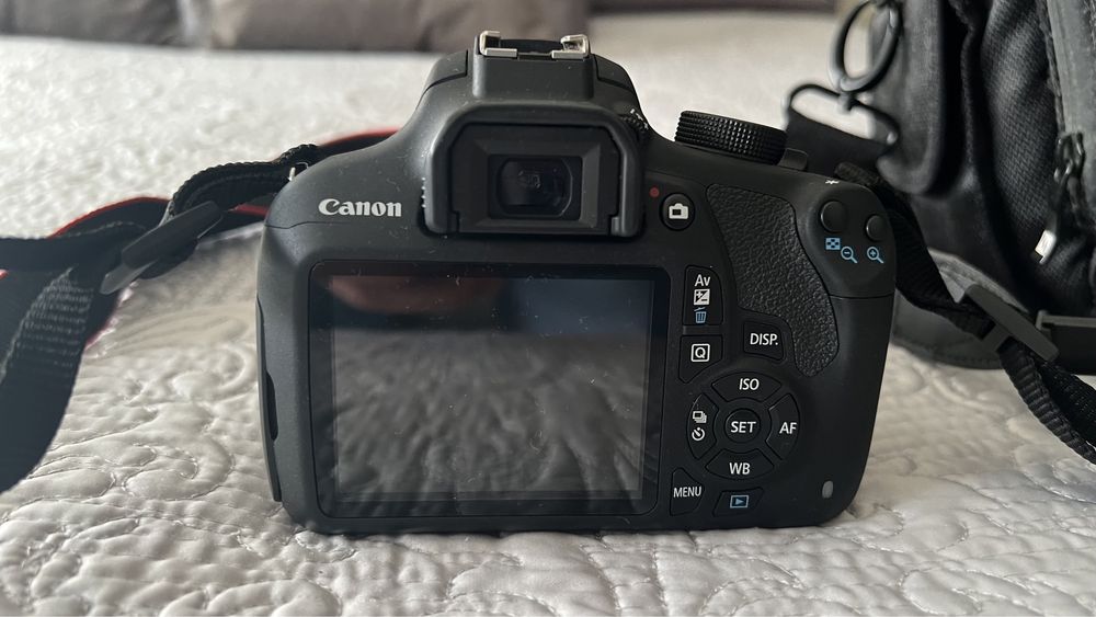 Canon EOS 1200d + acessórios + cartão de memória - negociável