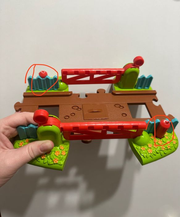 Пластикова залізнична дорога з інтерактивним паровозиком