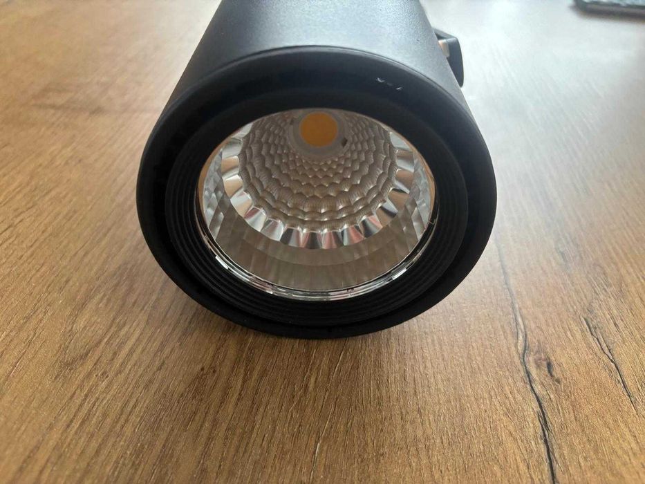 Halogen lampa Philips do szyny, oświetlenie towaru na sklepie