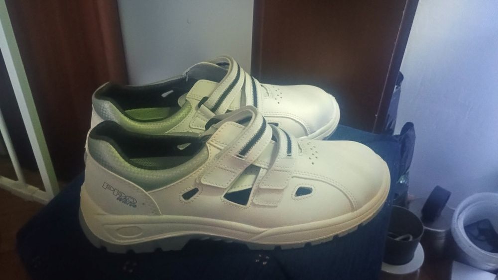 Buty BHP białe  rozmiar 46 bez wiązania