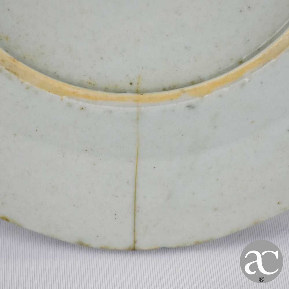 Prato oitavado porcelana China, Cantão, pagodes, Qianlong séc. XVIII