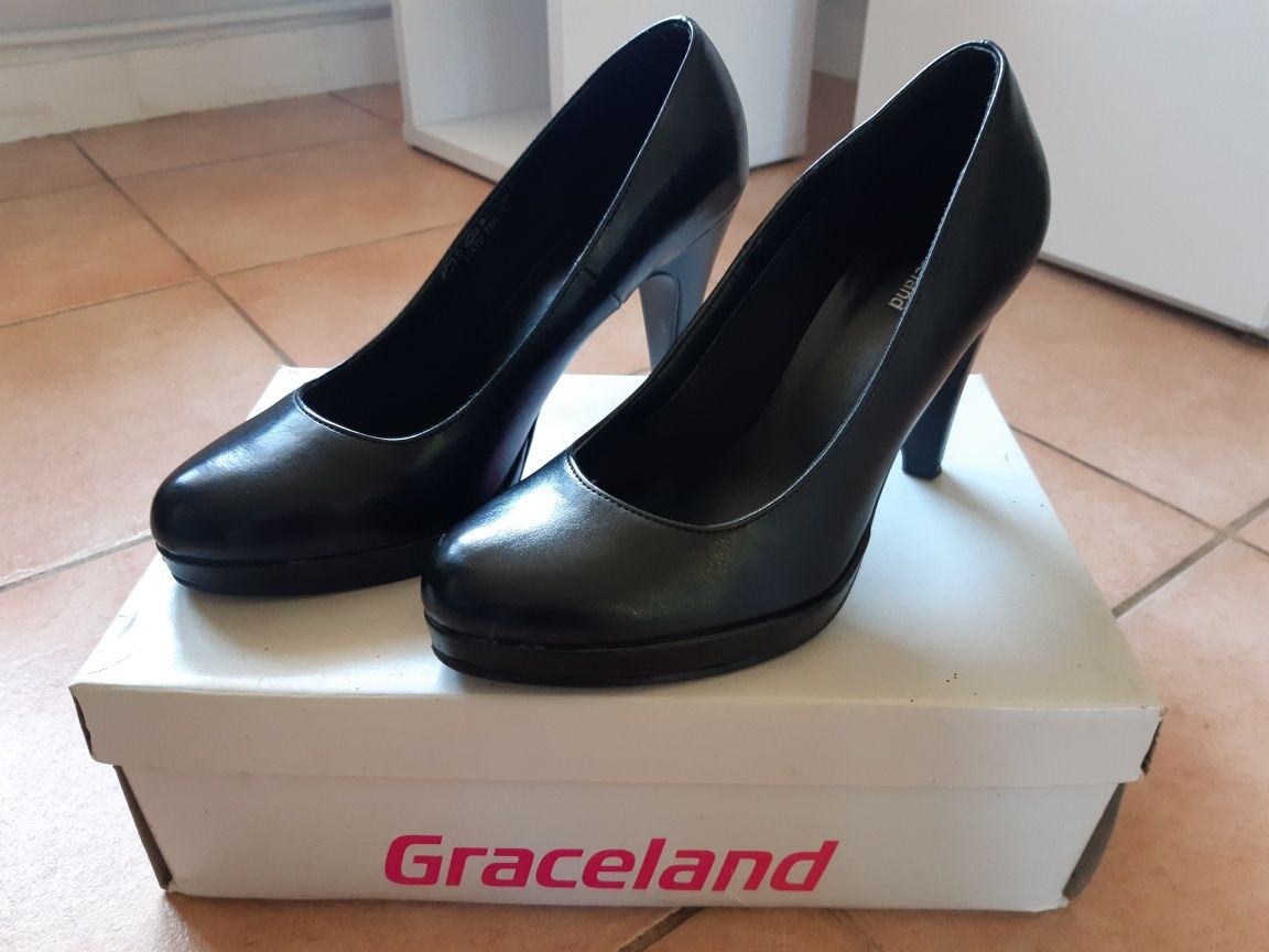 Czarne szpilki Graceland