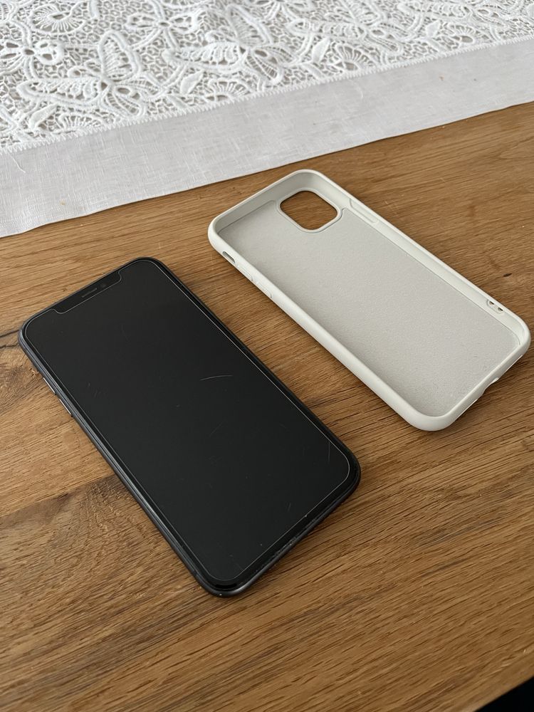 iPhone 11 czarny + etui